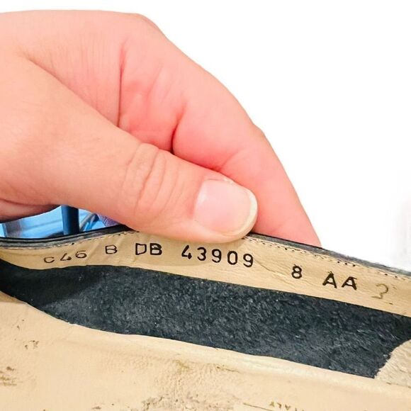 Vintage Salvatore Ferragamo Low Heel Pumps Blue Leather Gold Accent Size 8 AA - Picture 5 of 15